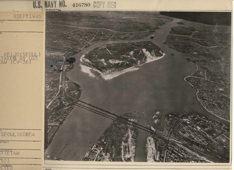 (1945년 8월 미군이 촬영한 여의도와 경성비행장 전경. 사진=서울시 제공)