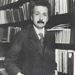 1905년 ‘기적의 해’ 베른특허국 사무실에 근무하던 스물여섯 살의 아인슈타인. 퍼블릭도메인<br>
