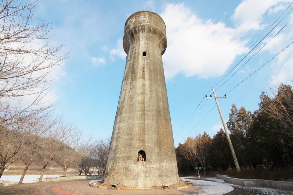 화본역 급수탑은 1930년대 말 증기기관차 운행 시절 열차에 물을 공급하기 위해 설치됐다./촬영= 장보영 작가