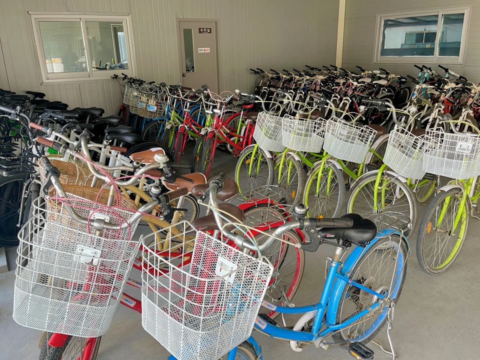 시흥시 공영자전거 대여소 월곶역점에 구비된 자전거들/촬영=이시우 여행작가