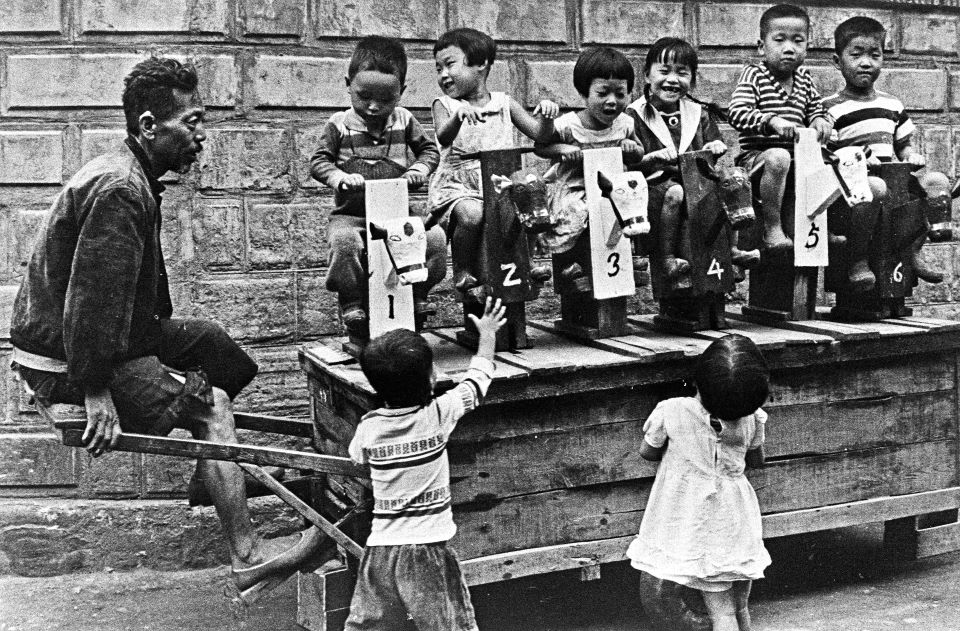시장의 목마, 공덕동, 1964, ⓒ정범태/사진=서울시 제공