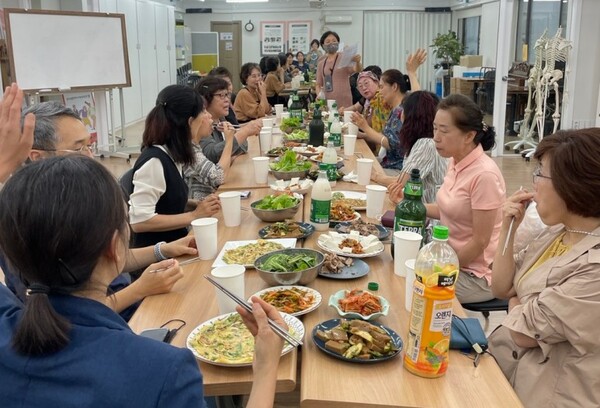 어디선가, 누군가에, 무슨 일이 생기면, 우리는 '홍반장' 정기모임. 사진=부천의료사협 제공